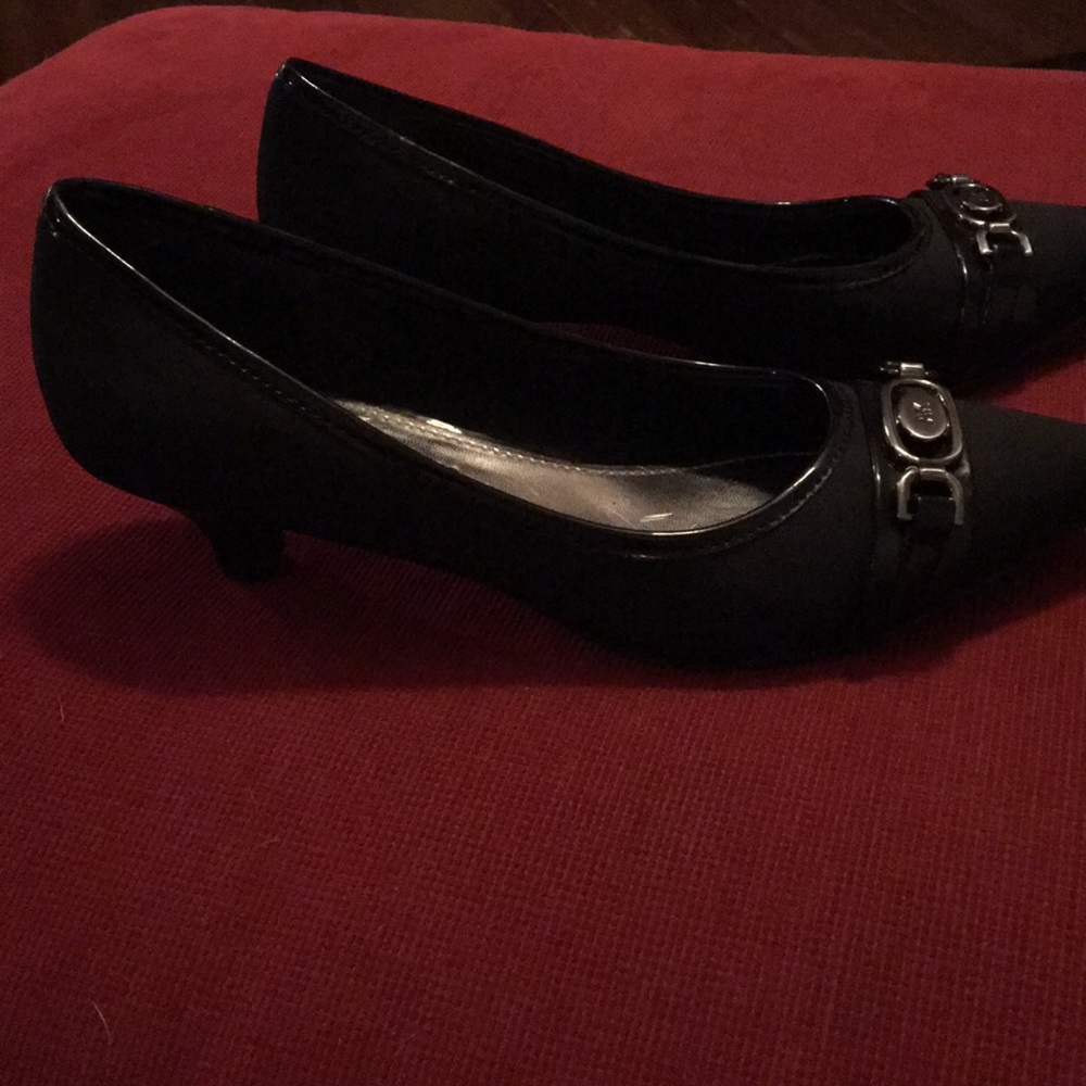 🐝 Anne Klein iflex w/ kitten heel - black, sz 8.5